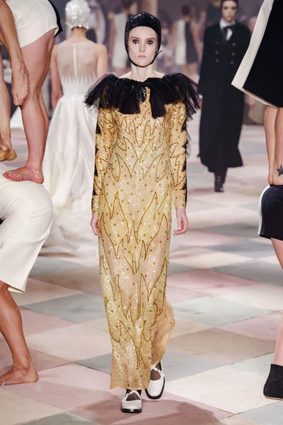 Look 12